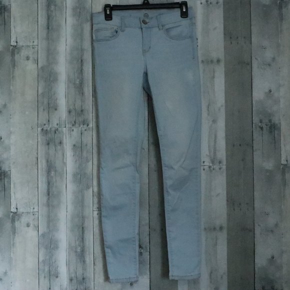 SO | Juniors' Light Blue Wash Skinny Jeggings - Picture 1 of 8